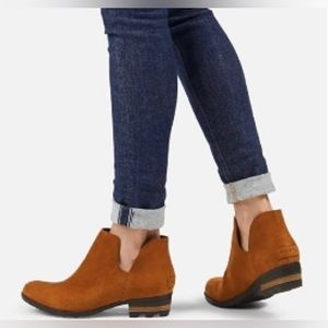 GUC Sorel Lolla suede booties • size 8